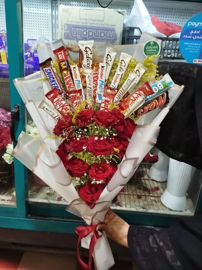بوكيه شيكولاتة وورد أحمر كبير بتغليف راقٍ