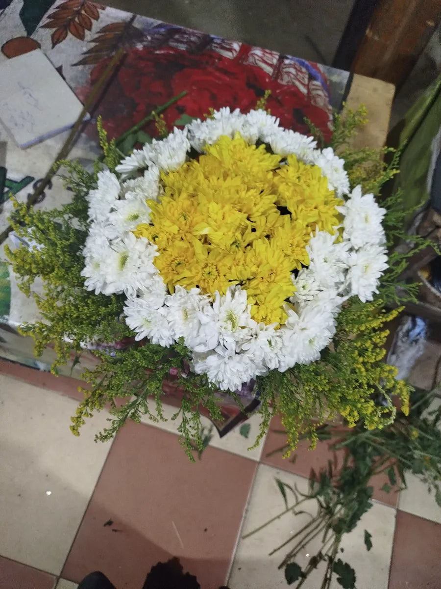 بوكيه ورد أصفر وأبيض