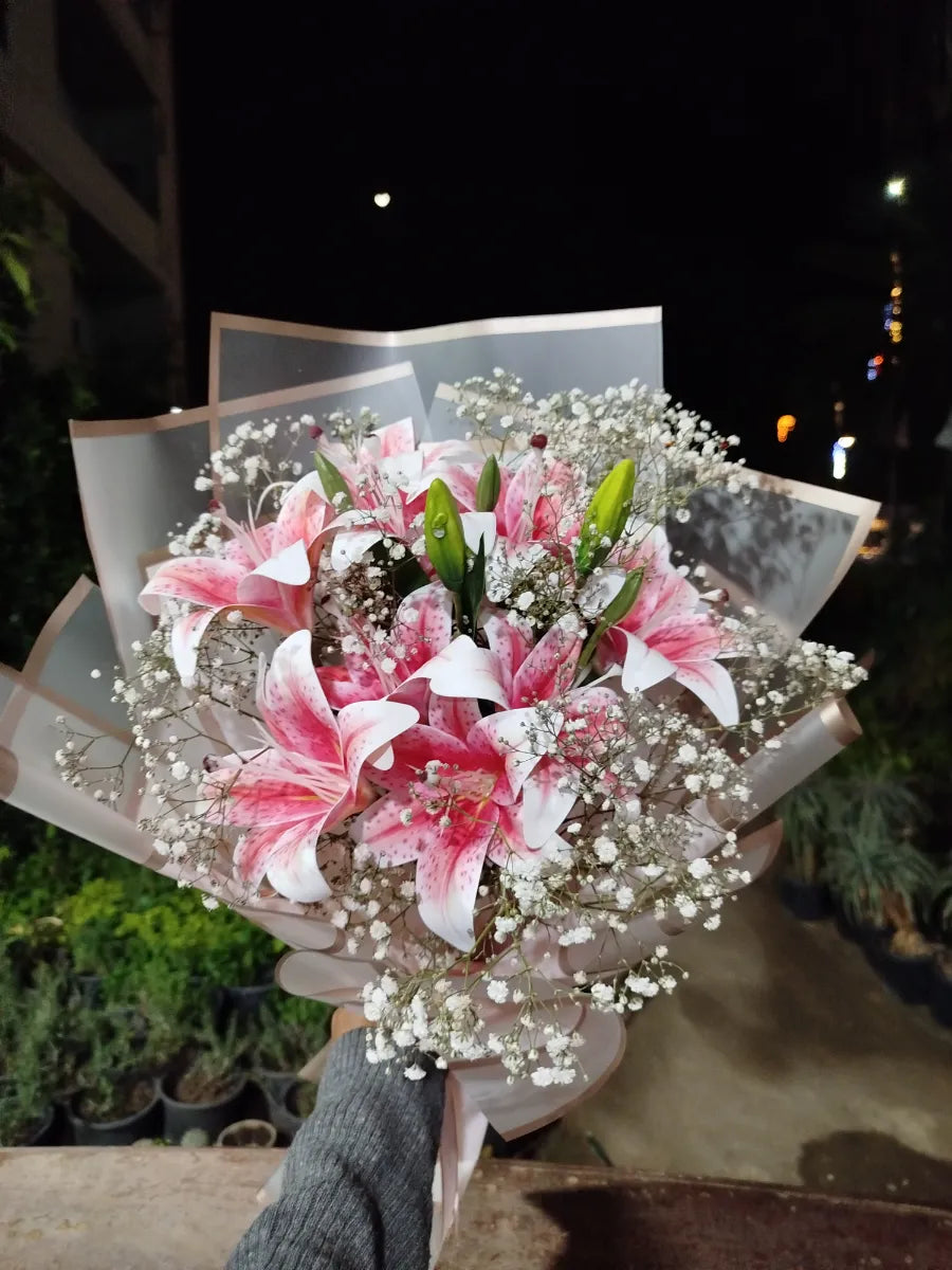 باقة زهور صناعية (أبيض ووردي)